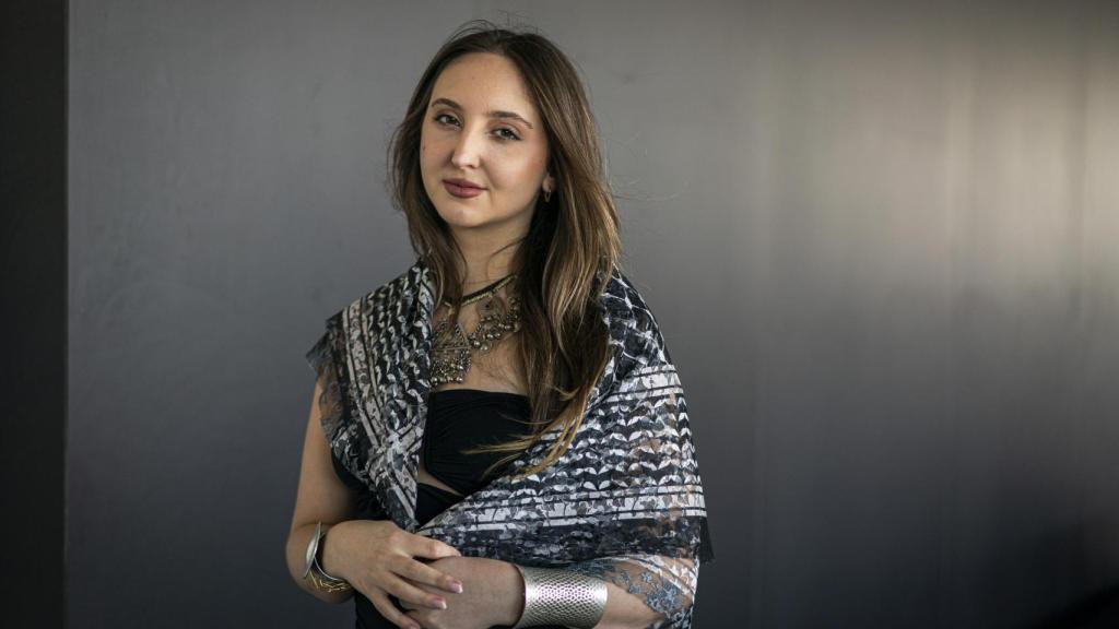 Retrato de la creadora de Nazzal Studio.