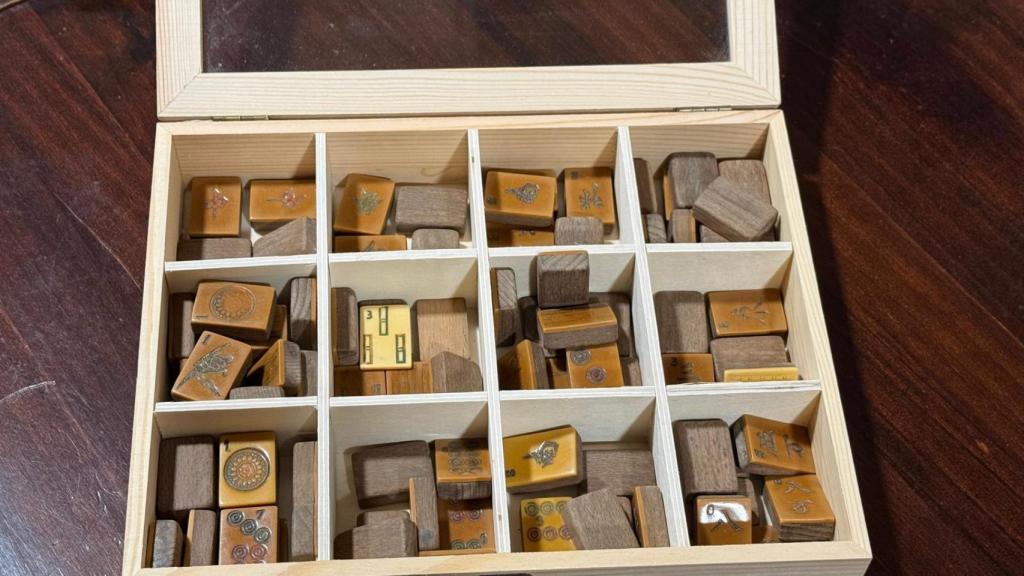 Antiguo juego manhjong de la sociedad