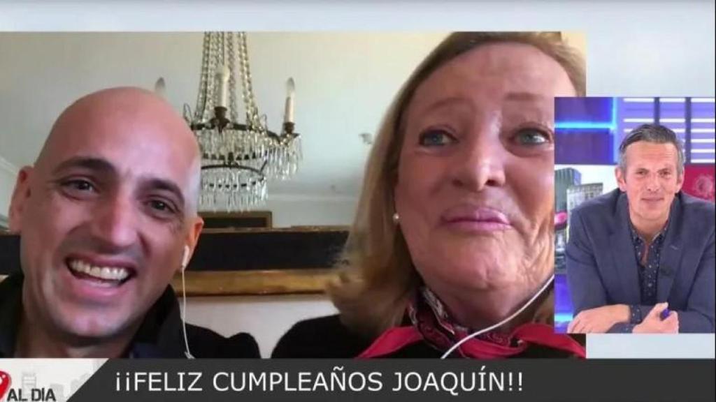 Federico con su madre conectándose en vivo en el programa de Joaquín Prat para sorprender al presentador.