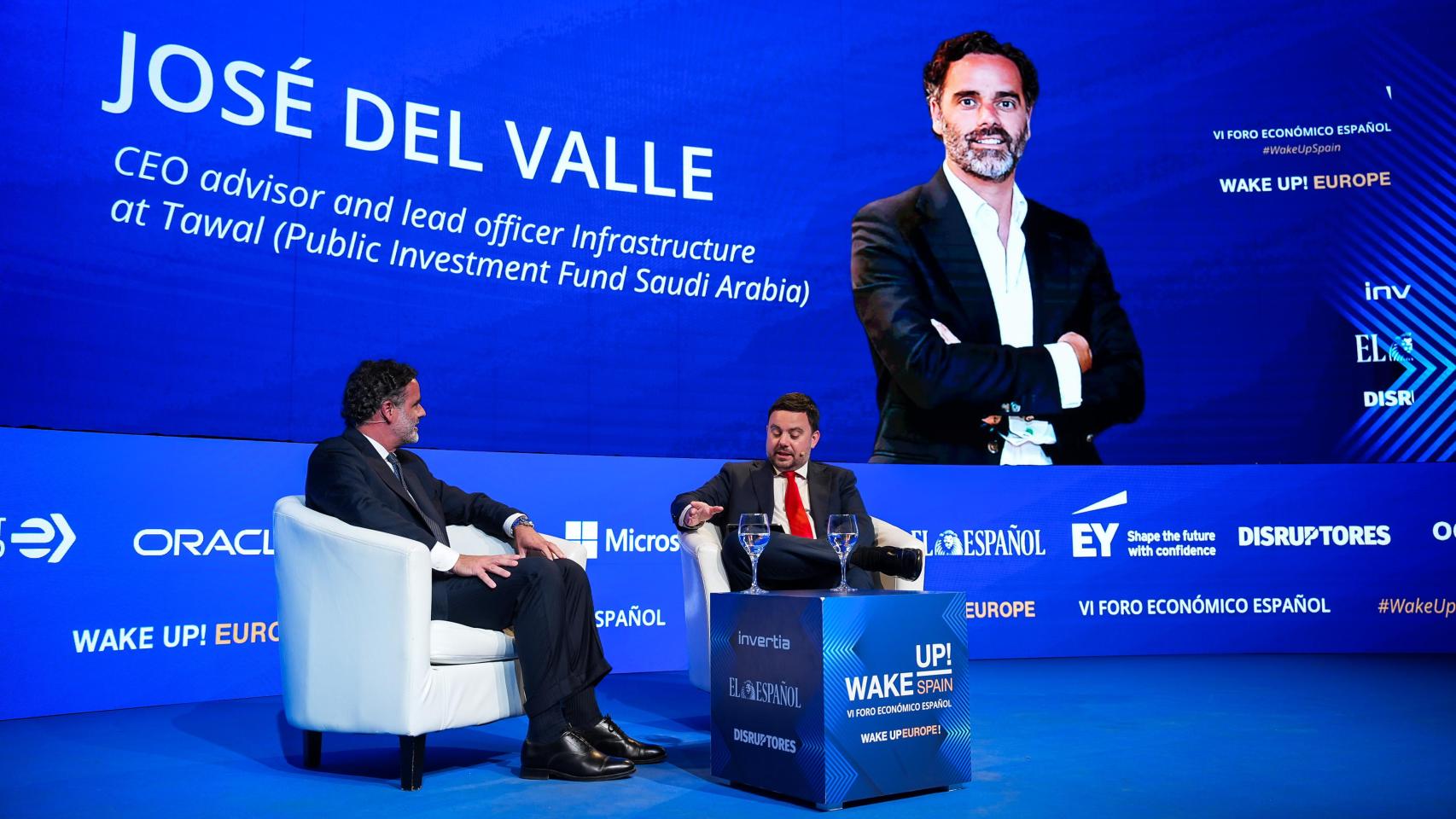 José del Valle, CEO advisor and lead officer Infrastructure at Tawal (Public Investment Fund Saudi Arabia), durante su conversación con Arturo Criado, subdirector de EL ESPAÑOL-Invertia; en el cierre de la cuarta jornada del Wake Up, Spain! Wake Up, Europe! 'Crecimiento, cohesión e incertidumbre'.