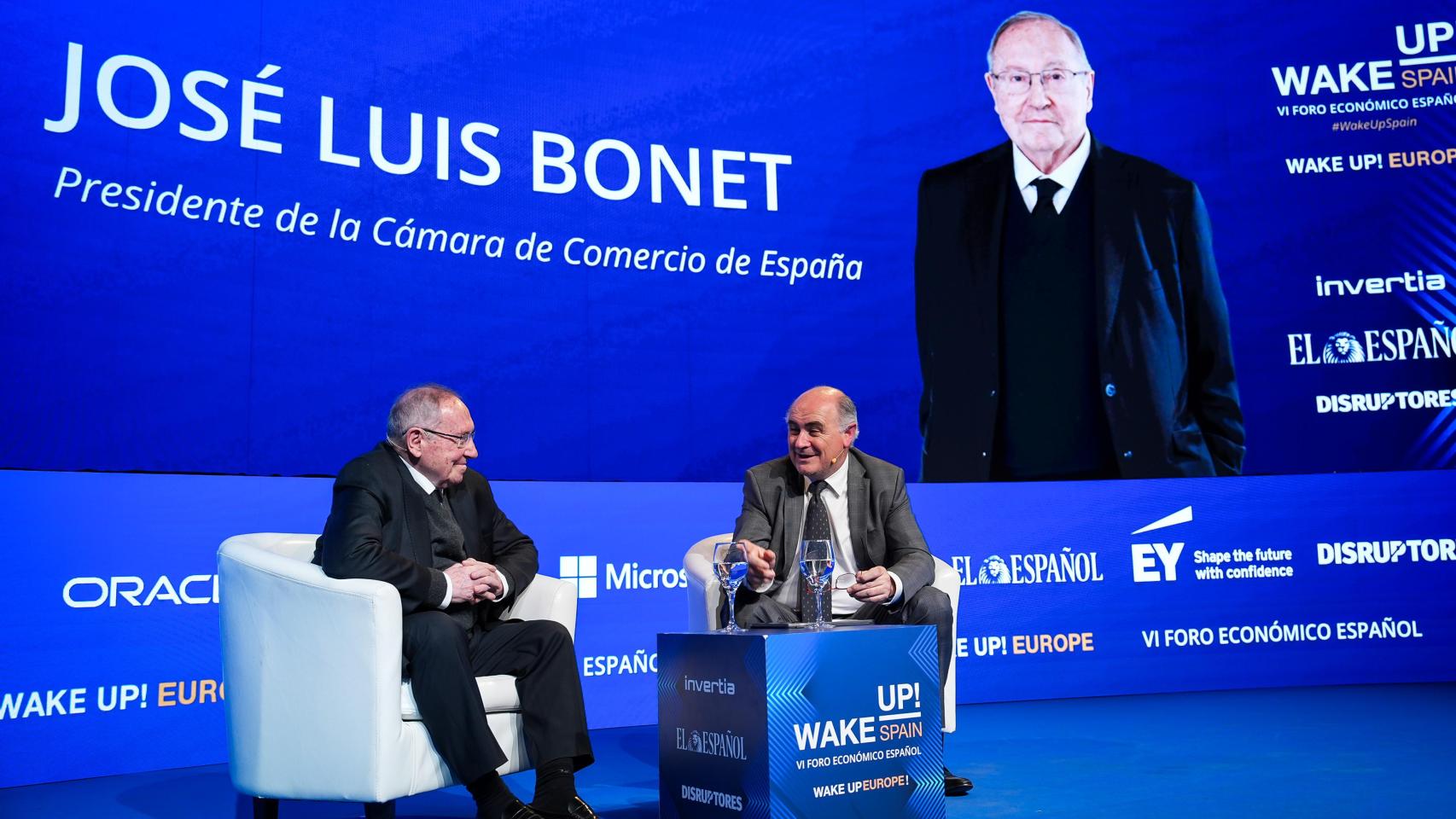 José Luis Bonet, presidente de la Cámara de Comercio de España, y Fernando Pastor, corresponsal económico de Invertia.