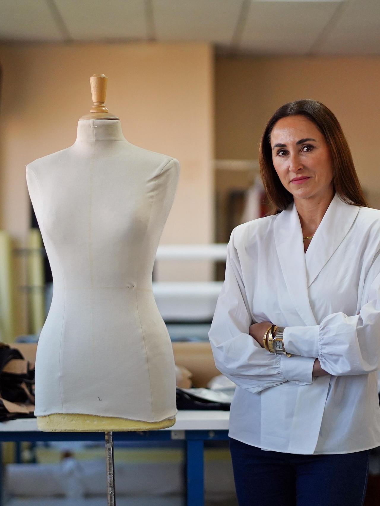 Julia Manchón, fundadora de Julise Magon, en su nuevo taller Fashion Factory Atelier.