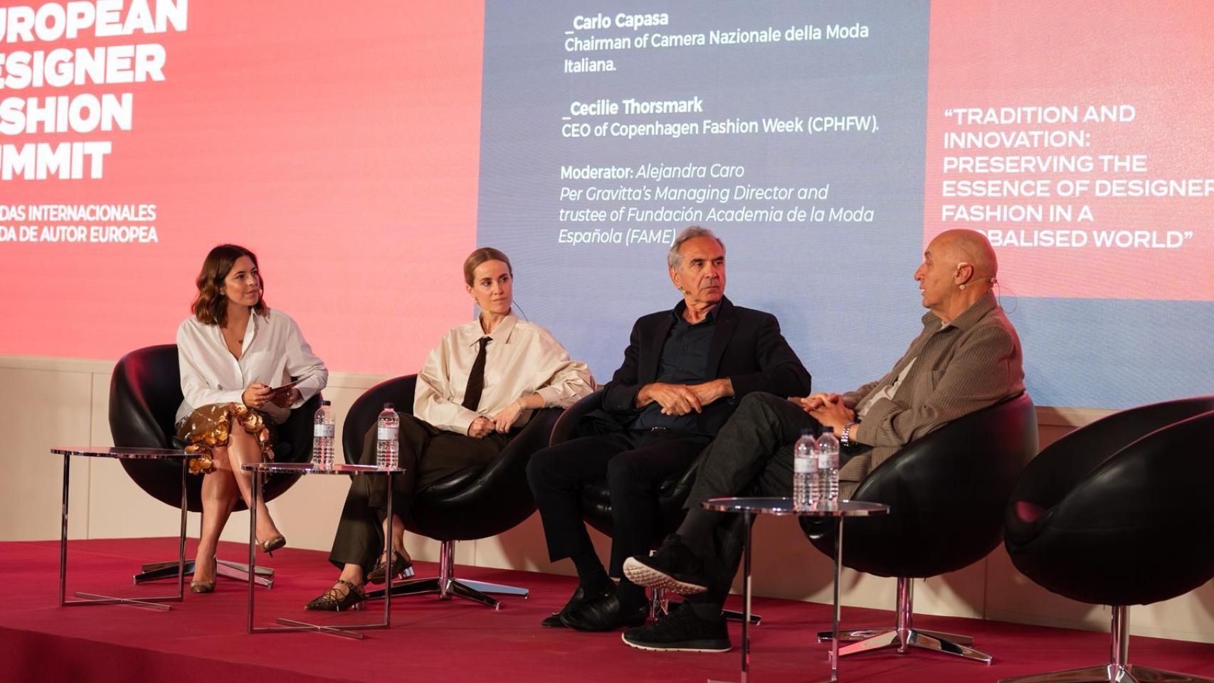 En la imagen, Alejandra Caro, patrono de la Fundación Academia de la Moda Española; Cecilie Thorsmark, CEO de Copenhagen Fashion Week; Carlo Capasa, presidente de la Camera Nazionalle della Moda Italiana; y Pascal Morand, presidente ejecutivo de la Fédération de la Haute Couture et de la Mode.