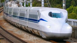 Uno de los Shinkansen N700S como los que recibirán las nuevas tecnologías