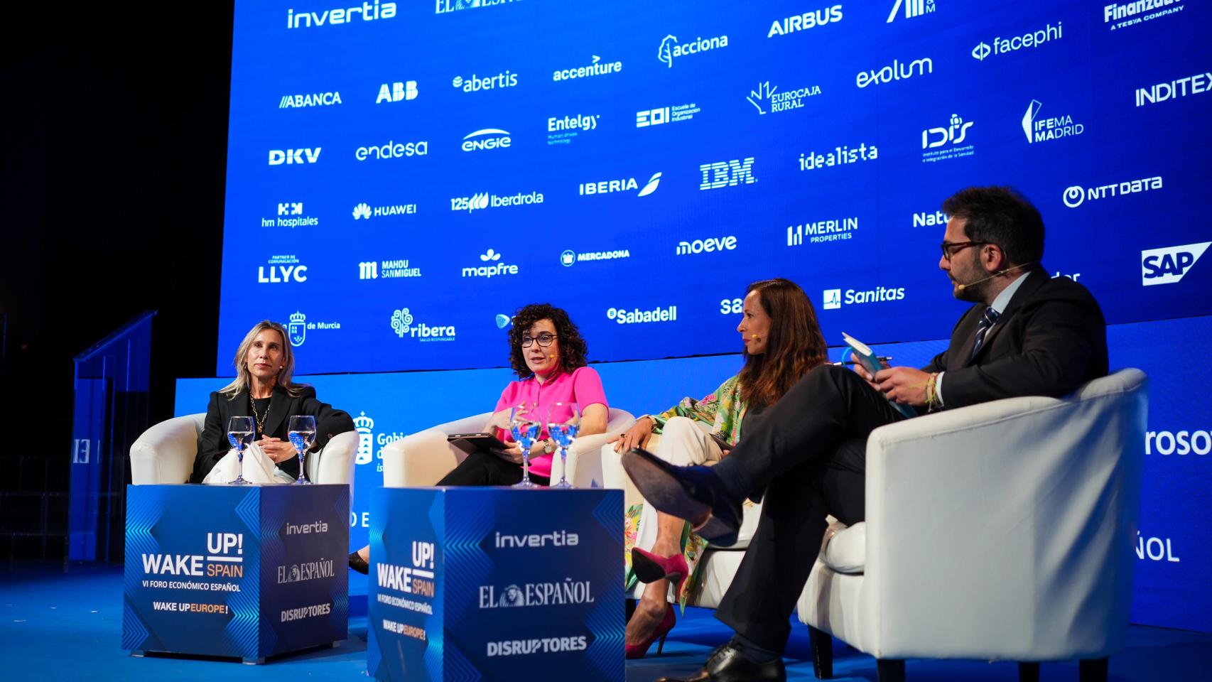 Clara Trindade, directora de Relaciones Humanas de L’Oréal Groupe España y Portugal; Esther Benito, directora global del Área de Comunicación Corporativa de Atrevia; Sonia Marzo Arnáez, directora de Capacitación de Inteligencia Artificial de Microsoft España; y Ricardo Trujillo, director de Capital Humano de Forética