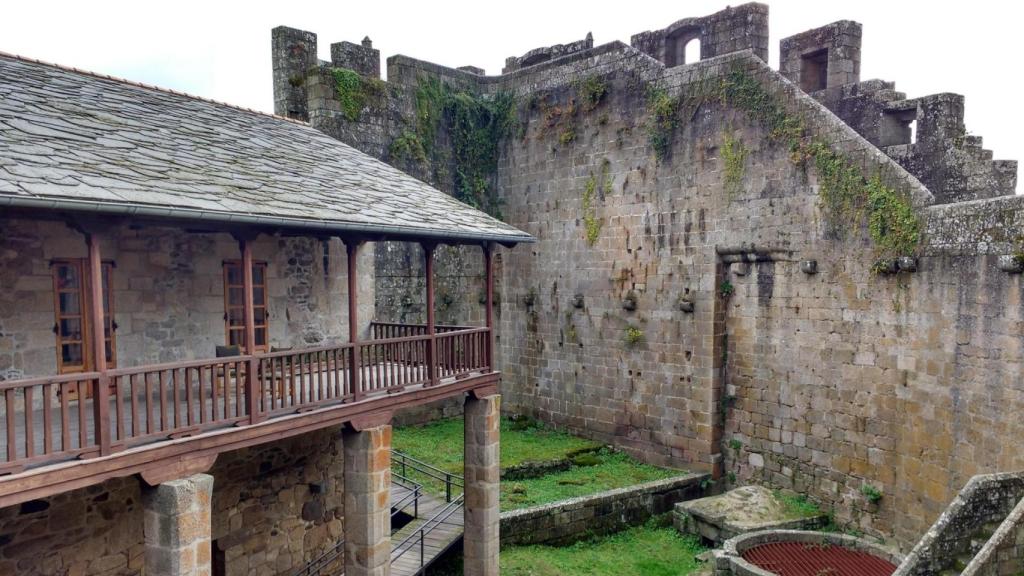 Interior del Castillo de Castro Caldelas