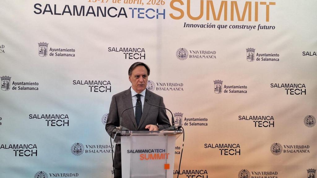 Intervención del alcalde de Salamanca, Carlos García Carbayo durante la entrega de la distinción.