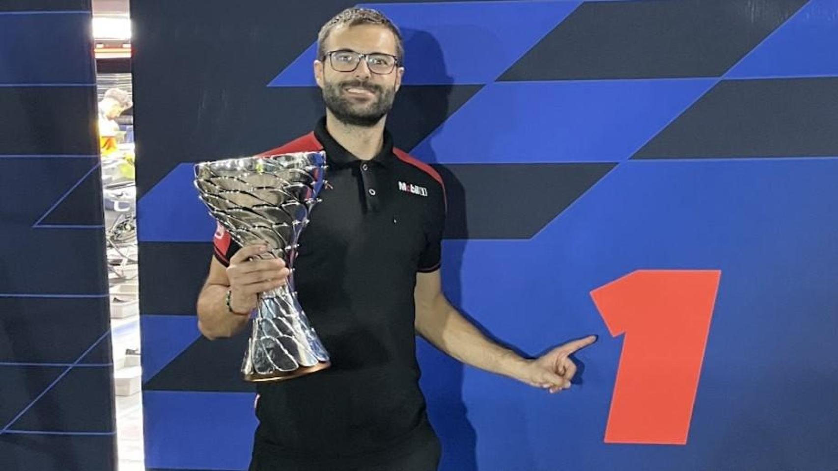Pablo Terroba, con un trofeo.