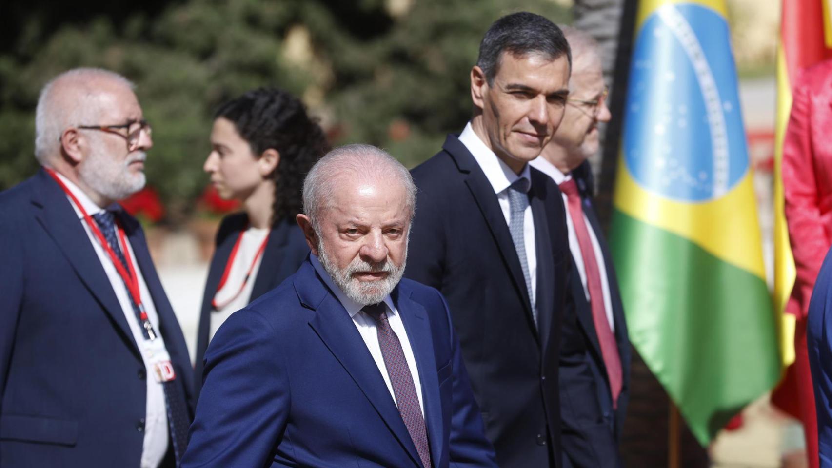 Última hora política, en directo | Sánchez recibe en Barcelona a Lula con honores para presidir la primera cumbre España-Brasil