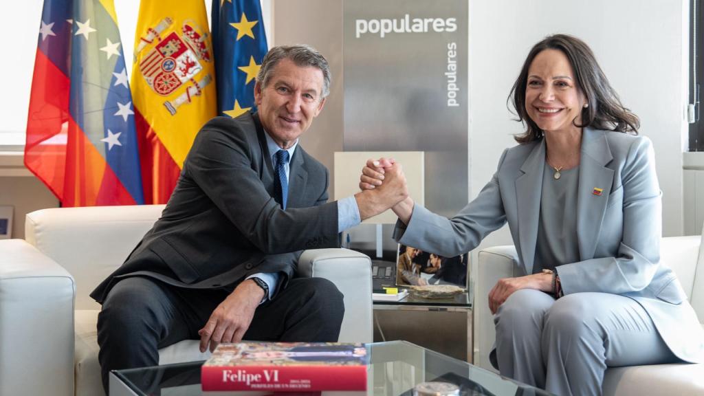 Alberto Núñez Feijóo y María Corina Machado en el encuentro que han mantenido en la sede del PP.