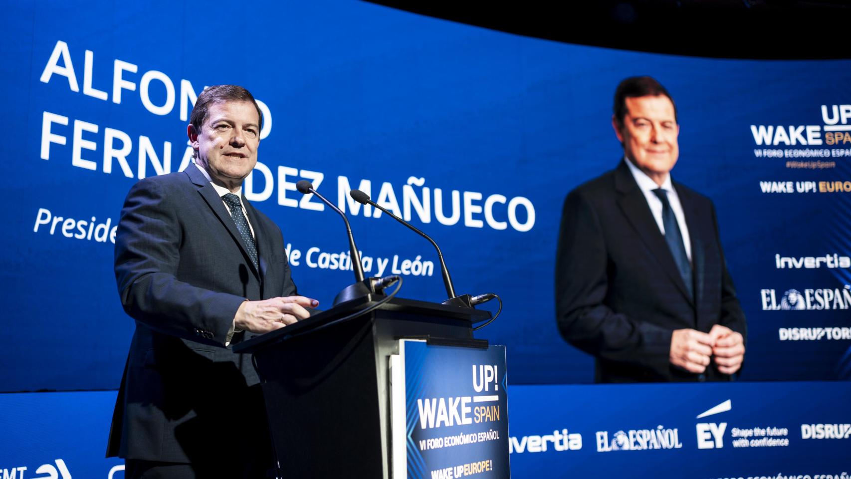 Alfonso Fernández Mañueco, presidente de la Junta de Castilla y León, durante su intervención en la quinta jornada del Wake Up, Spain! Wake Up, Europe! 'Crecimiento, cohesión e incertidumbre'.