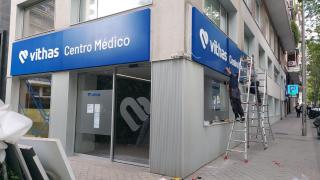 El nuevo centro de Vithas, donde se están acabando los trabajos de cartelería para su apertura.