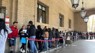 La entrada al Ayuntamiento de Zaragoza, este viernes.