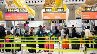 Viajeros en el Aeropuerto Adolfo Suárez Madrid-Barajas.