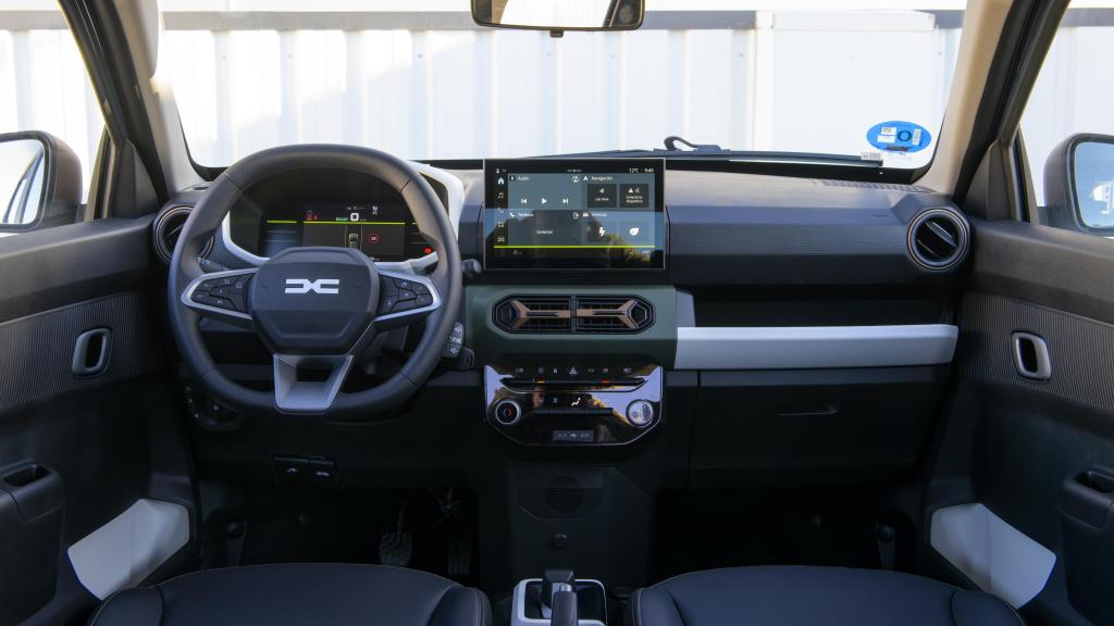 Puesto de conducción del Dacia Spring.