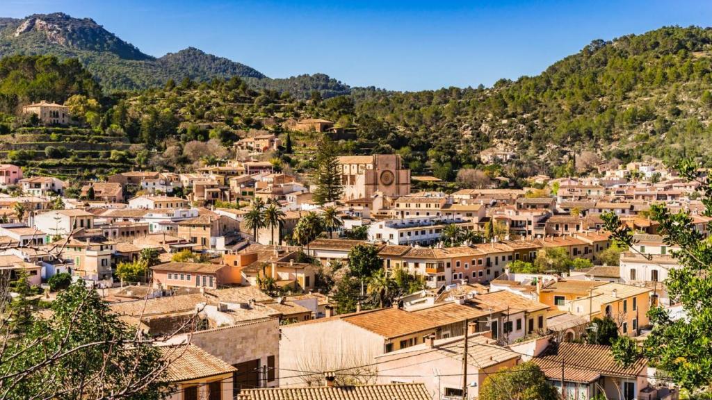 Vista panorámica de Esporles, un pueblo de Mallorca.