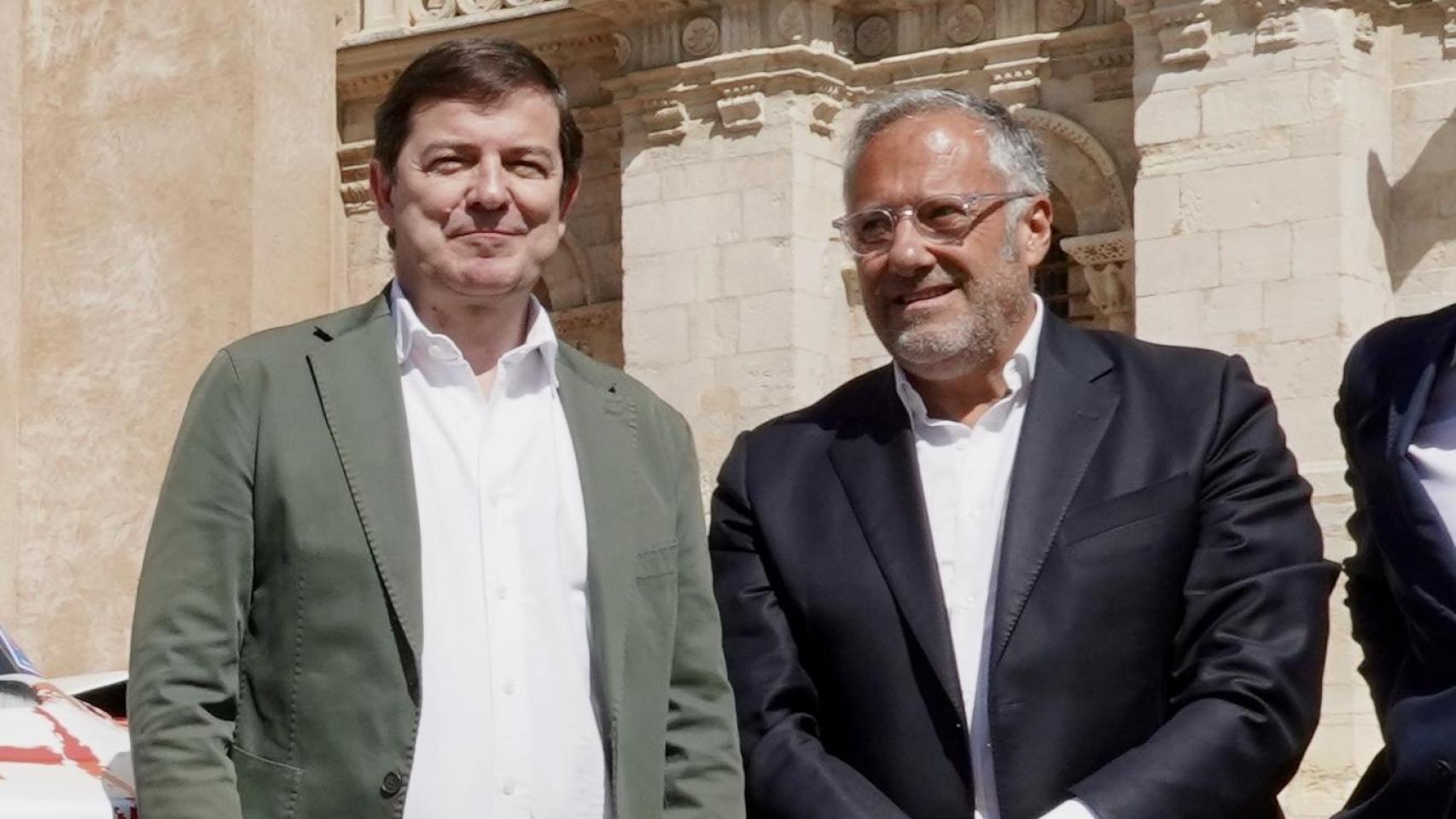 El presidente de la Junta en funciones, Alfonso Fernández Mañueco, y el portavoz de Vox en las Cortes, Carlos Pollán, en una imagen de archivo