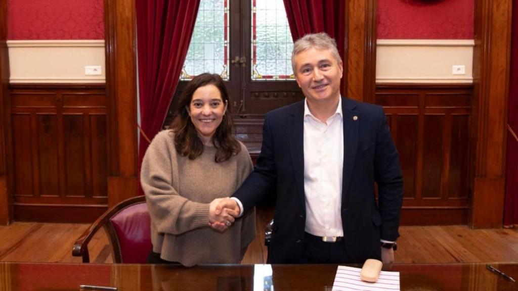 Inés Rey y Ricardo Cao, tras firmar en enero de 2026 el convenio de cesión de la concesión de la Ciudad de las TIC.