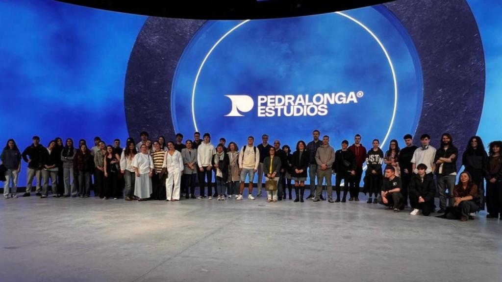 Visita de estudiantes de la UDC y de la Escola de Imaxe e Son al plató audiovisual de la Ciudad de las TIC.