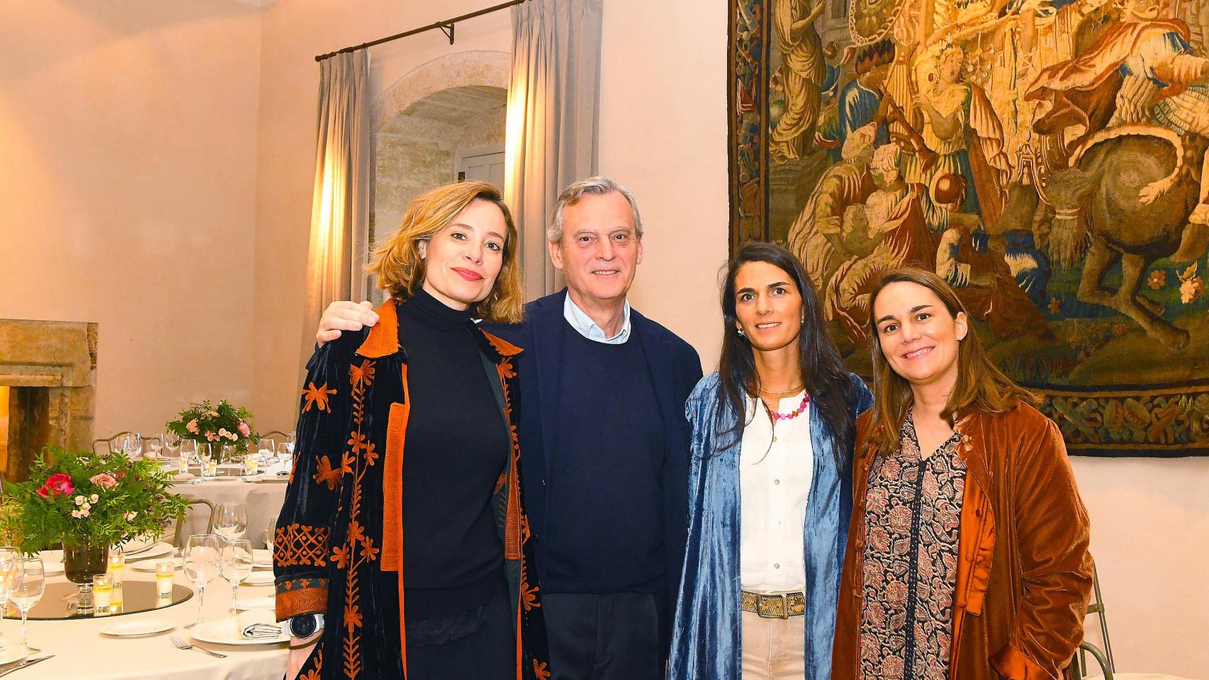 Mirentxu Aquerreta, Alberto Terol y sus dos hijas, Beatriz y Rocío.