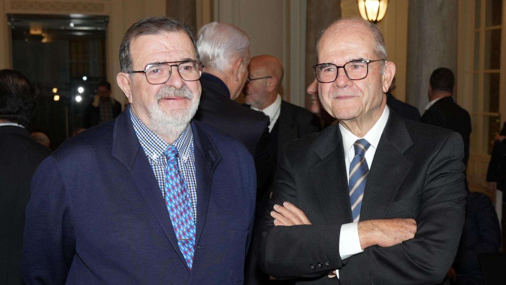 Los expresidentes de la Junta José Rodríguez de la Borbolla y Manuel Chaves