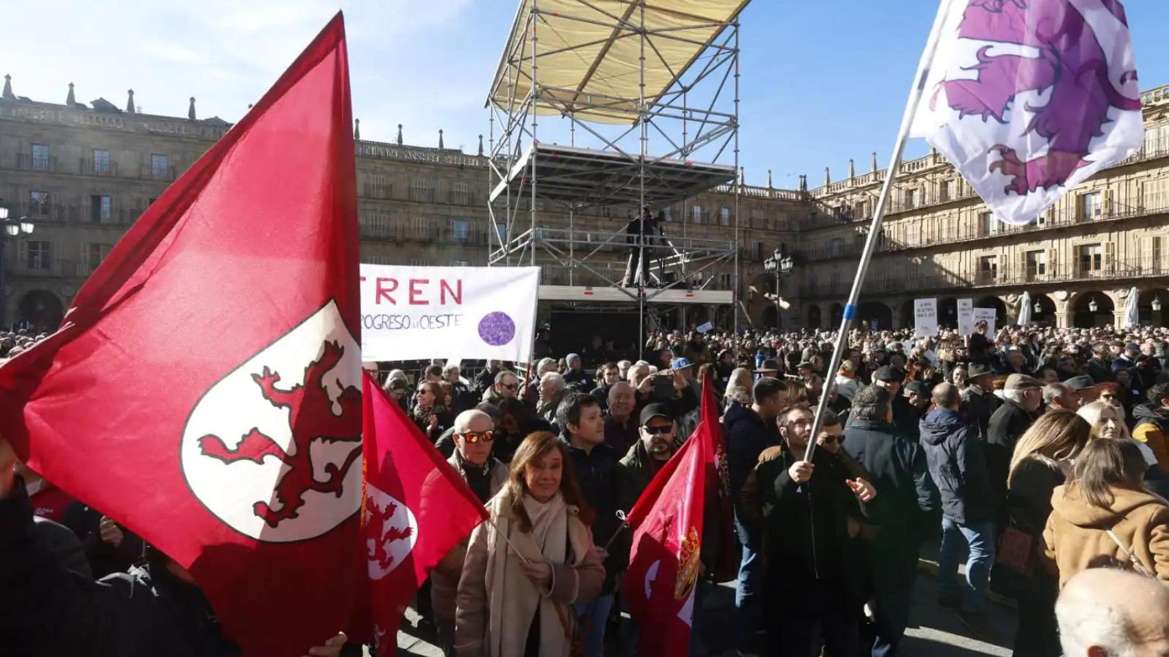 UPL en la anterior manifestación 'Por un tren con futuro para Salamanca' en la Plaza Mayor de Salamanca.