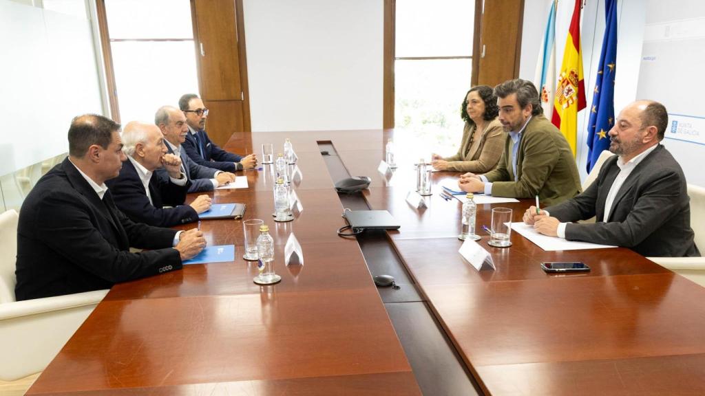 Reunión, este viernes, entre agentes turísticos y empresariales de A Coruña con cargos de la Xunta de Galicia.