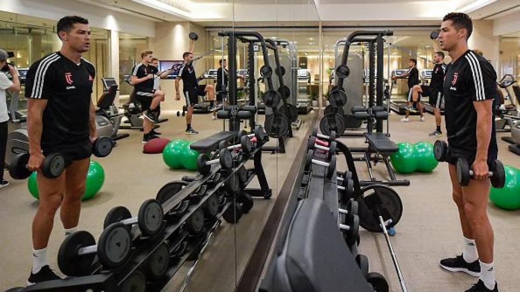 Ronaldo haciendo deporte.