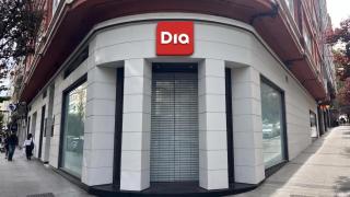 Fotomontaje de la primera tienda de Zara en A Coruña con el distintivo de un supermercado Dia