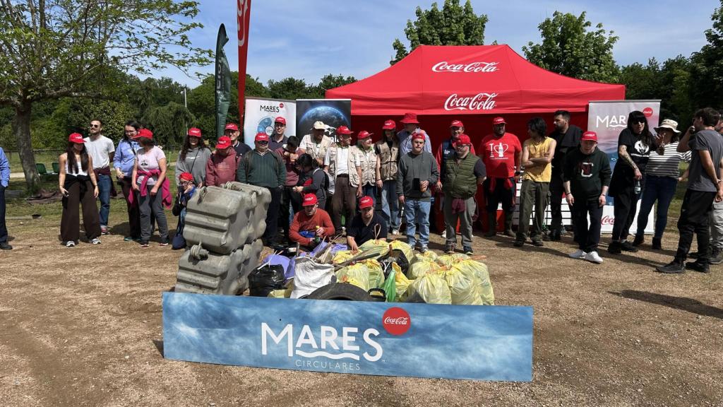 Iniciativa Mares Circulares, en el embalse de Baxe, en Caldas de Reis (Pontevedra)