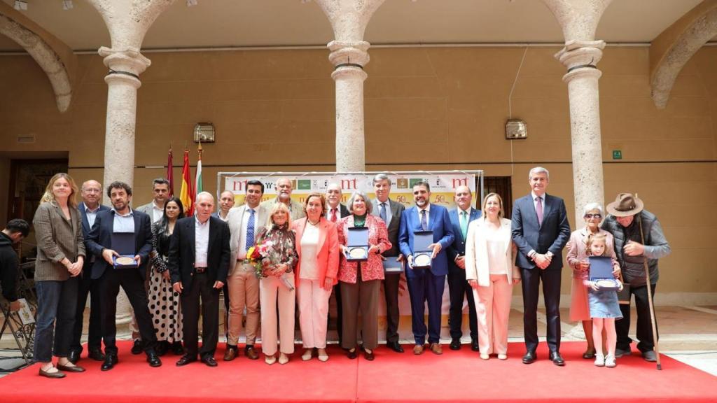 foto familia premiados.jpeg