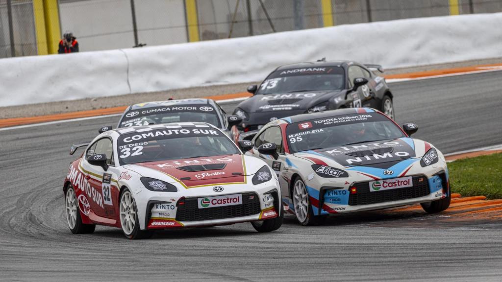 Aguilera, nº 95, luchando con otros pilotos