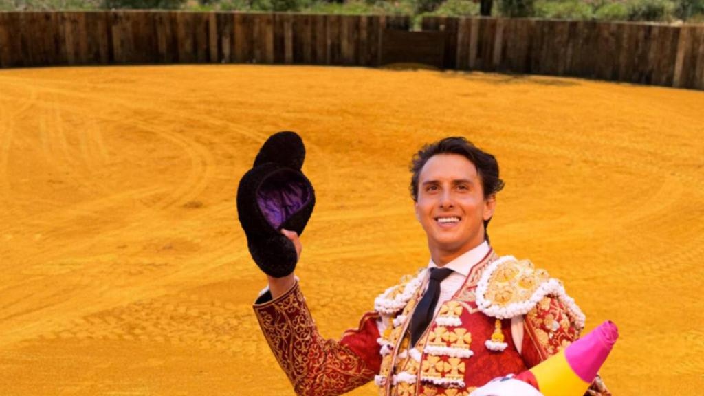 La plaza de toros de la casa de Roca Rey en Sevilla en un montaje de BLUPER