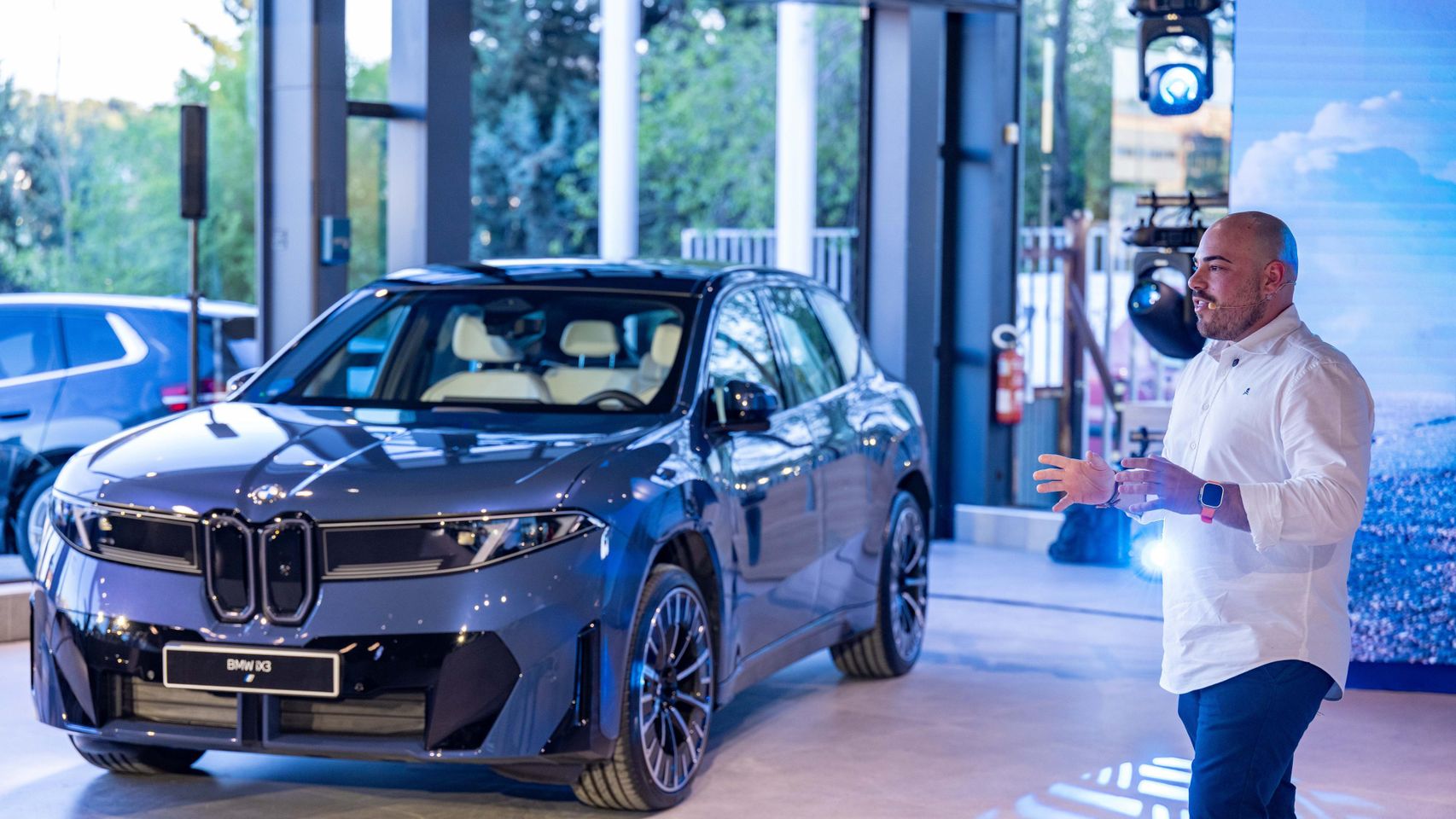 Adler Motor estrena nuevas instalaciones en Olías del Rey con el nuevo BMW iX3 como protagonista