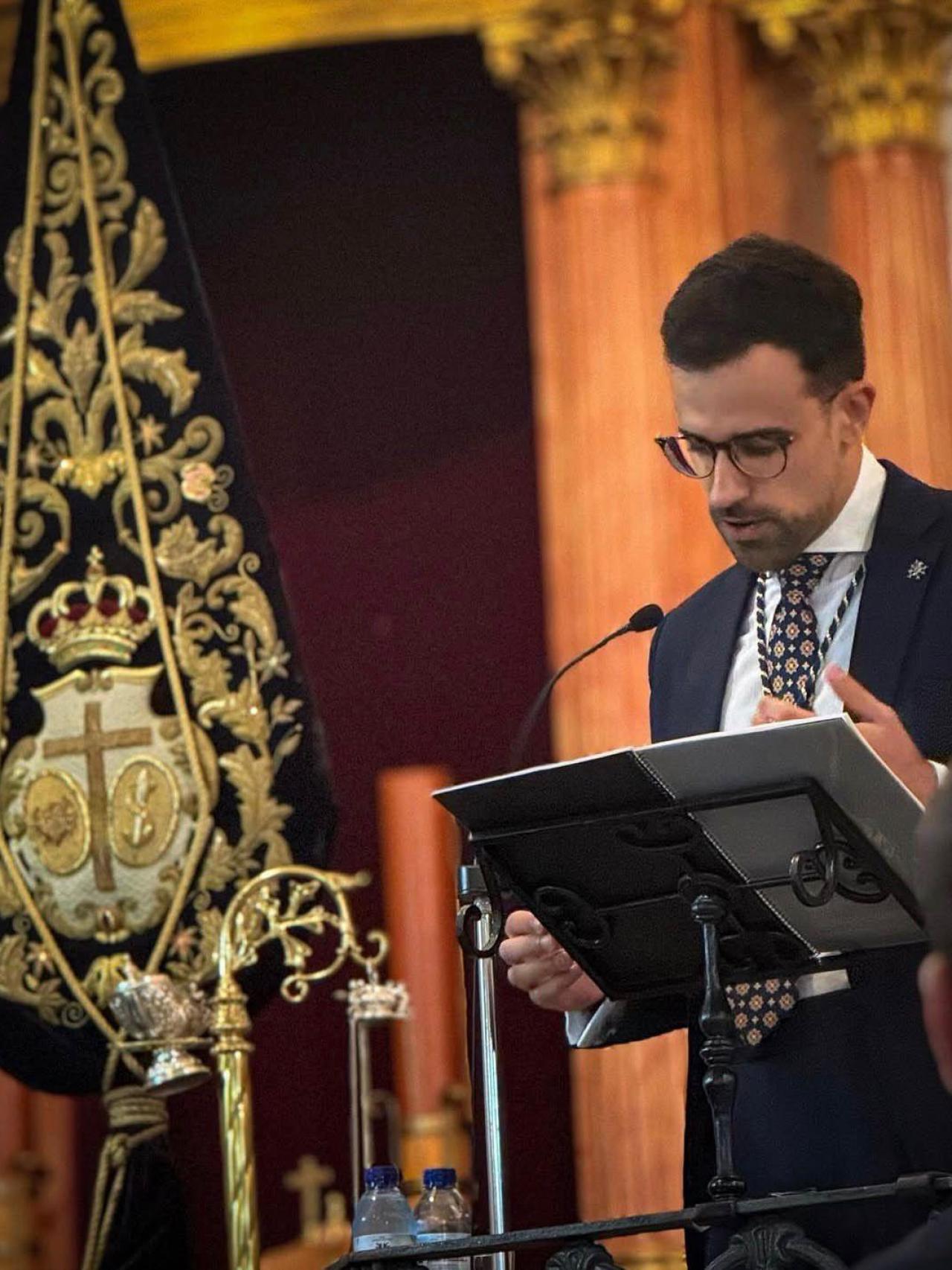 David lleva vinculado a su Hermandad desde pequeño. En 2025 fue el encargado de pregonar la Semana Santa de su localidad.