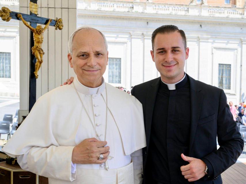 Miguel Tovar, en una imagen junto al Papa León XIV.
