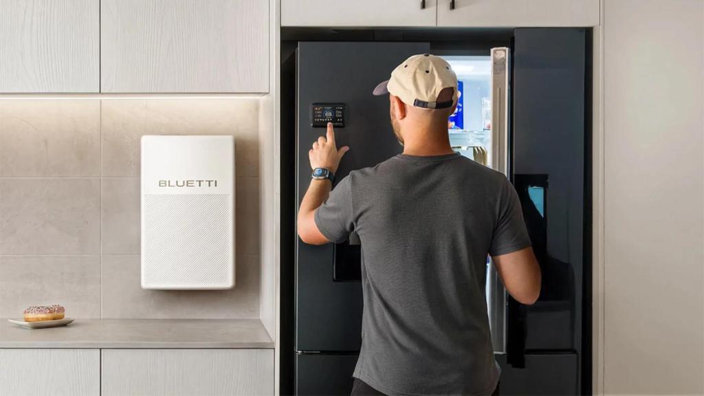 La batería FridgePower alimentando un frigorífico.