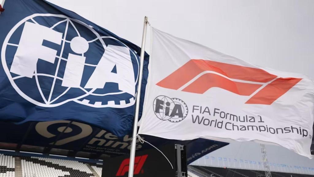 Logos de la FIA y la Fórmula 1.