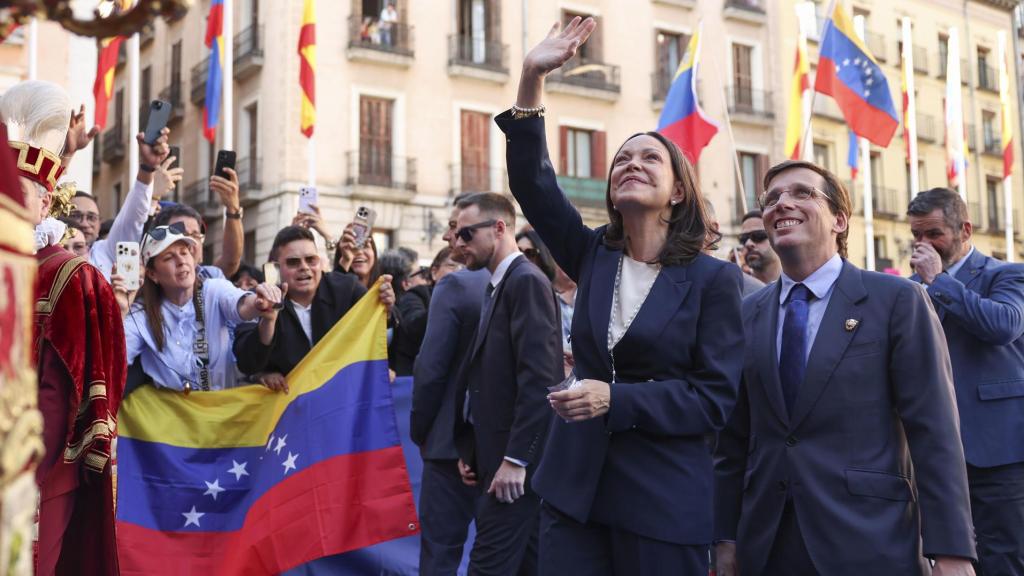 El alcalde de Madrid, José Luis Martínez-Almeida, recibe a la Nobel de la Paz y opositora venezolana María Corina Machado, para hacerle entrega de la Llave de Oro de la Ciudad, el viernes 17 de abril en la madrileña Casa de la Villa.