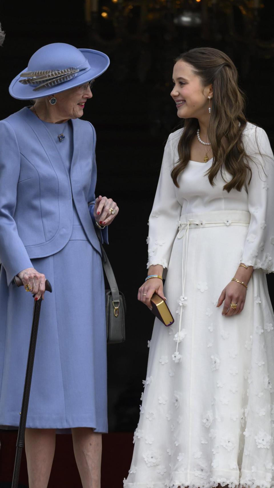 La reina Margarita de Dinamarca, con su nieta Josephine.