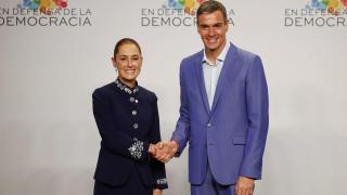 La presidenta de México, Claudia Sheinbaum, junto al presidente de España, Pedro Sánchez, este sábado.