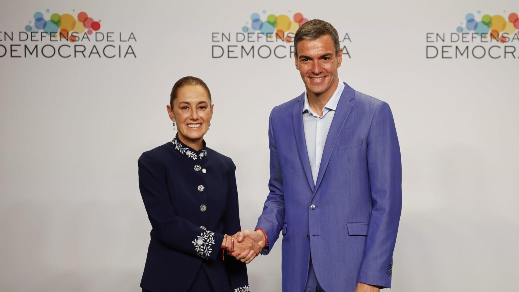 La presidenta de México, Claudia Sheinbaum, junto al presidente de España, Pedro Sánchez, este sábado.