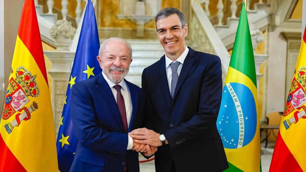 Presidente de Brasil, Luiz Inácio Lula da Silva (i), y el presidente del Gobierno, Pedro Sánchez (d).