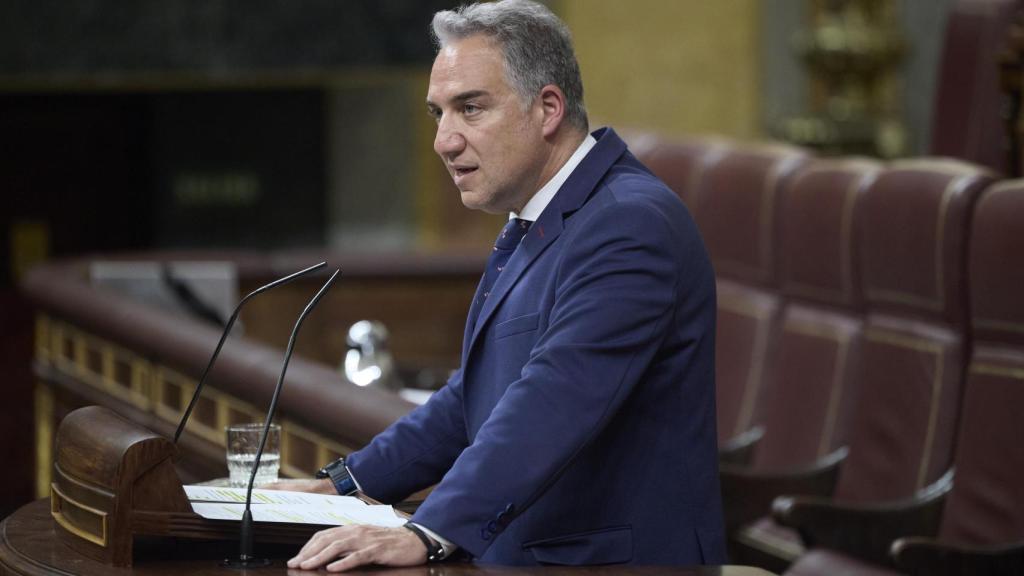 El vicesecretario de Política Autonómica del PP, Elías Bendodo, interviene durante el pleno en el Congreso de los Diputados, a 14 de abril de 2026, en Madrid.