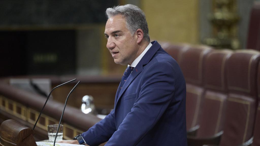 El vicesecretario de Política Autonómica del PP, Elías Bendodo, interviene durante el pleno en el Congreso de los Diputados, a 14 de abril de 2026, en Madrid.