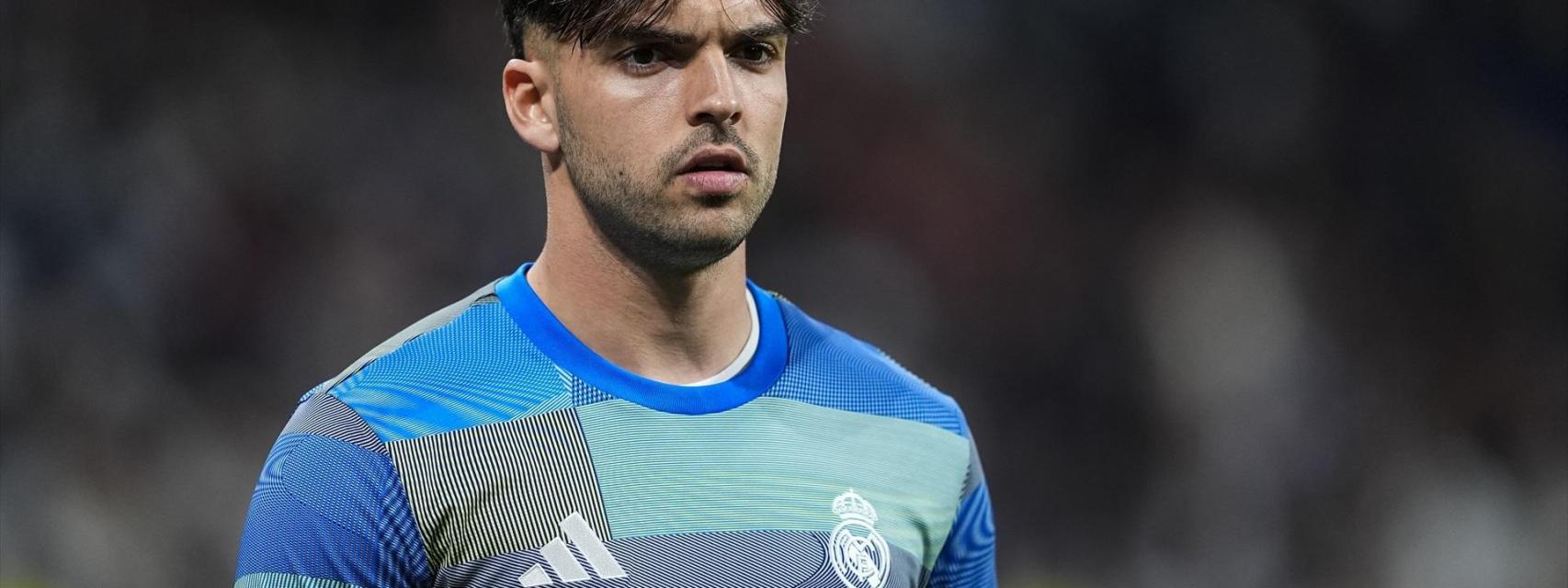 Raúl Asencio, en el calentamiento previo al partido contra el Benfica en Champions.