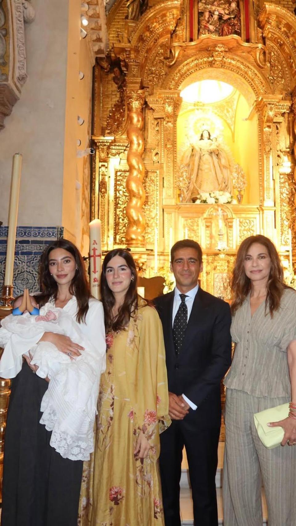Rocío Crusset, con su sobrino Marcos el día de su bautizo.