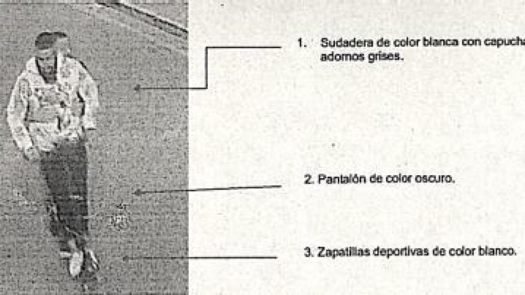 Dos de los investigados desplazándose en un patinete la noche de autos.