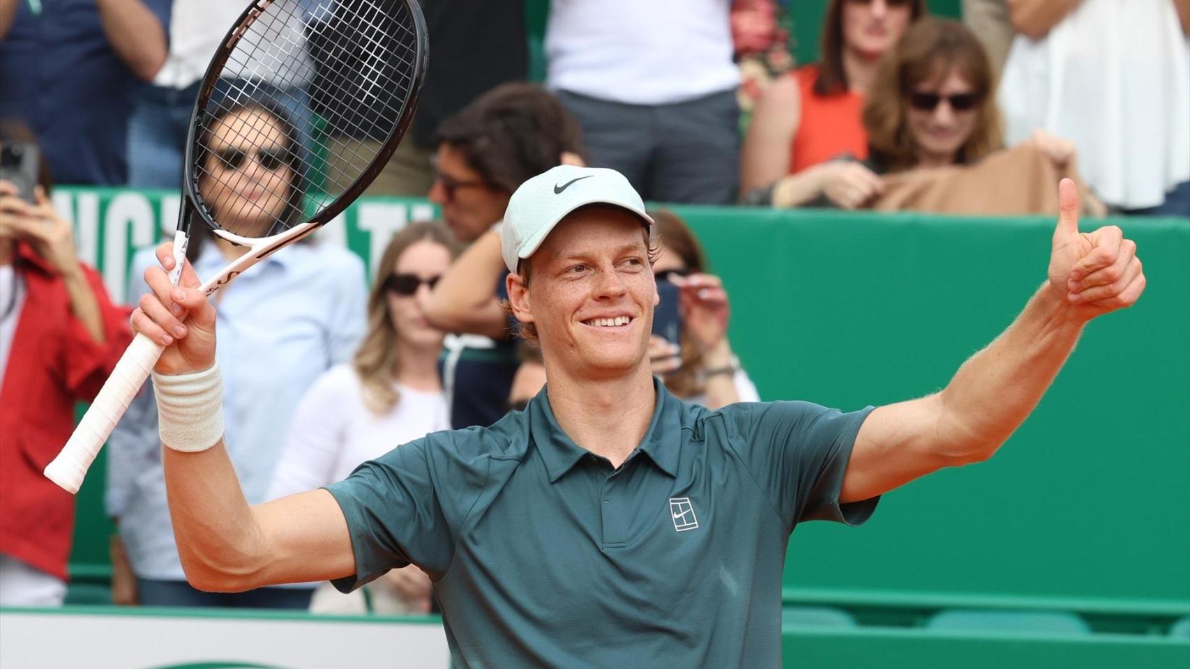 Jannik Sinner celebra la victoria en el Masters 1.000 de Montecarlo.