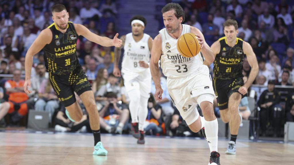 Sergio Llull conduce el balón durante el partido ante La Laguna Tenerife.